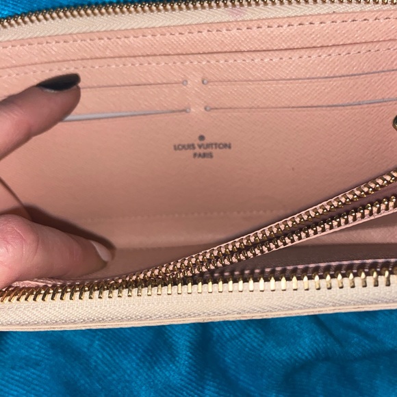 Authentic Louis Vuitton wallet - Picture 6 of 7